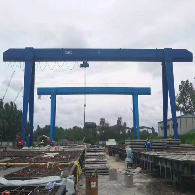 Grue à portique universelle à faisceau unique de 20 tonnes de marque Tavol avec palan à câble métallique