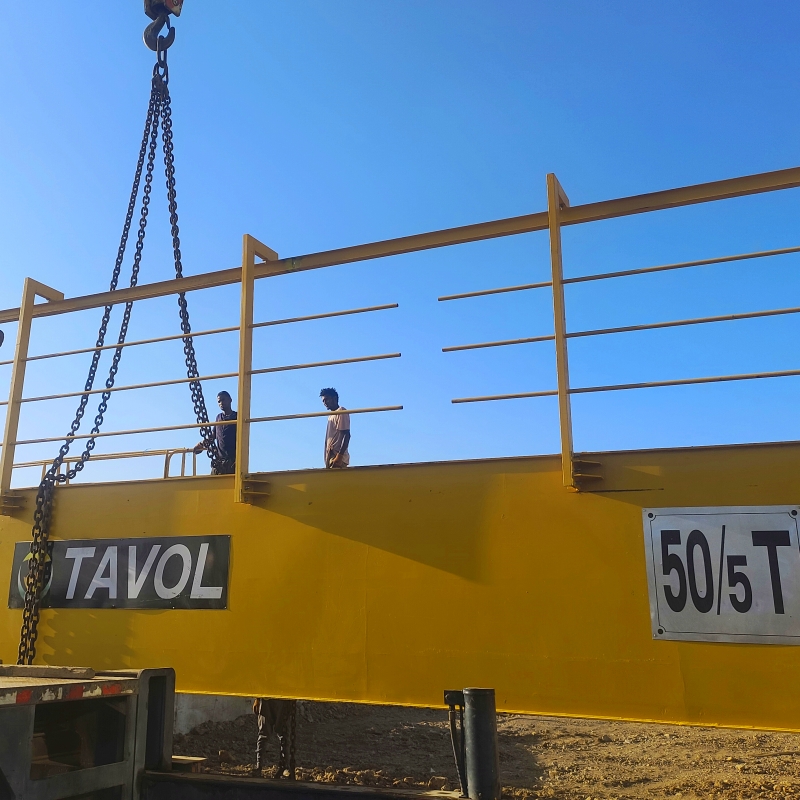 Brand Tavol Brand Tour Double Girder Gantery Cranes avec treuil ouvert SWL jusqu'à 200 tonnes adaptées dans des conditions de travail chargées et lourdes