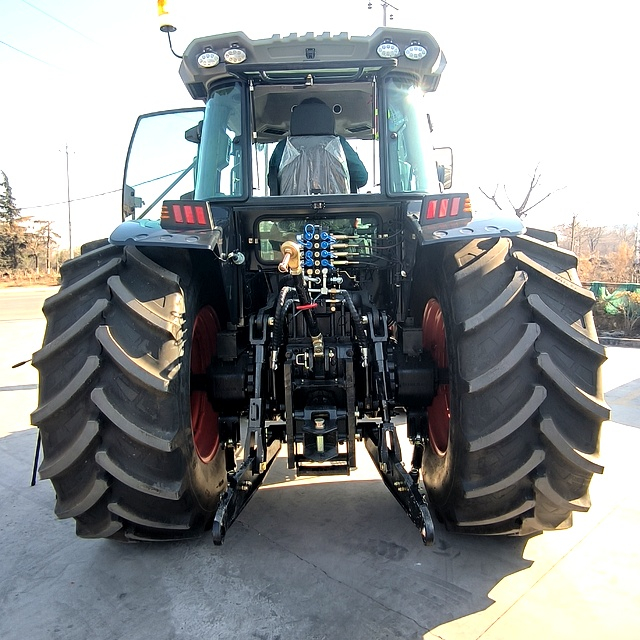 Tracteur à roues 280HP 4WD TL2804 - Groupe Tavol